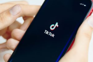 TikTok cambia: ora ha intenzione di produrre chip
